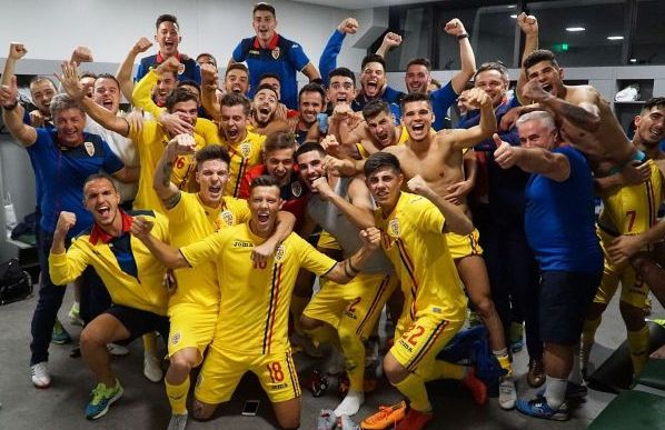 Tineretul României speră să sărbătorească şi marţi seară, la finalul meciului cu Bosnia & Herţegovina (sursa foto: Facebook Echipa nationala de fotbal a Romaniei)