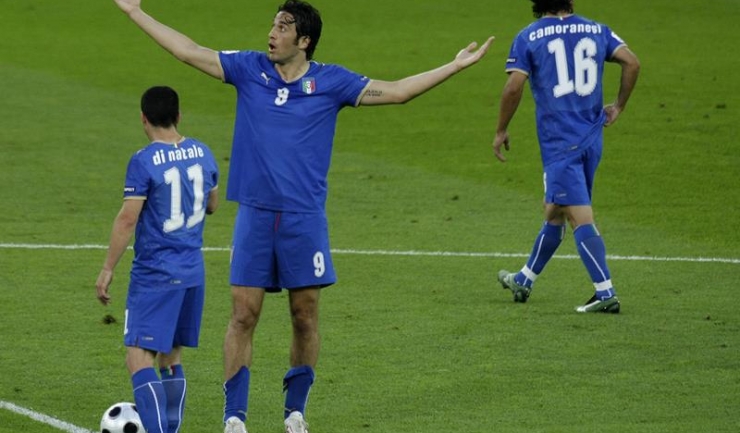Luca Toni (nr. 9) și Antonio Di Natale (nr. 11) au fost coechipieri în echipa națională a Italiei