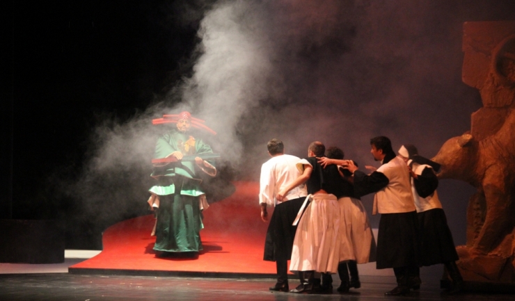 Turandot şi Eliza Doolittle vă dau întâlnire la Teatrul „Oleg Danovski“  Faimoasa operă pucciniană „Turandot” și nu mai puțin celebrul musical „My Fair Lady”, de Frederick Loewe, se regăsesc, în acest weekend, pe agenda Teatrului Național de Operă și Bale