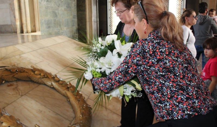 O delegaţie de femei a UDTR Măcin a depus o jerbă de flori la mormântul lui Atatürk