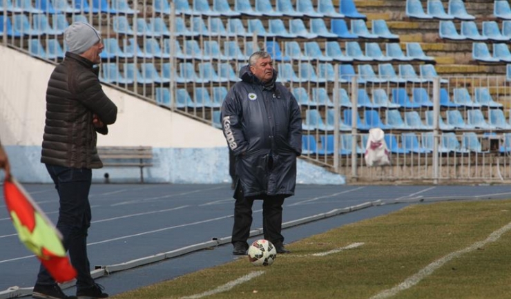 Antrenorul Constantin Gache caută cele mai bune soluții pentru meciurile oficiale