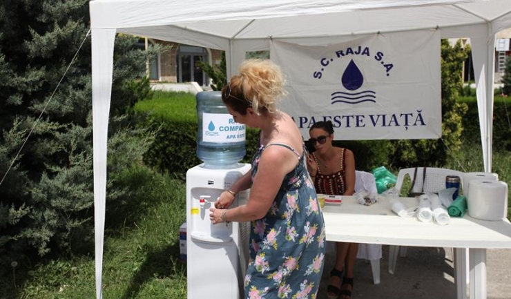 Primăria Constanța și SC RAJA SA au amenajat opt centre de prim ajutor și trei corturi cu dozatoare de apă pentru ajutorarea celor care au probleme cu căldura
