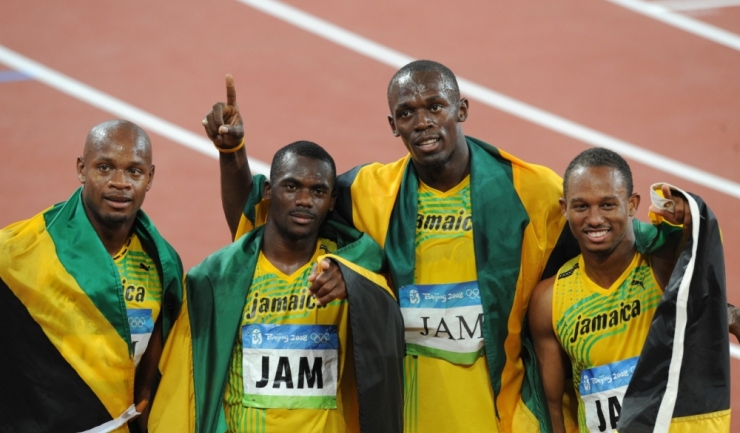 Nesta Carter (al doilea de la stânga la dreapta) a fost depistat pozitiv cu Metilhexanamină, dar și colegii săi Asafa Powell, Usain Bolt și Michael Frater au pierdut aurul olimpic cucerit la Beijing de ștafeta Jamaicăi