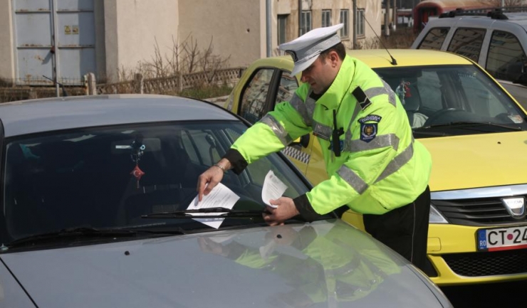 Polițiștii locali i-au amendat, zilele trecute, pe șoferii cu obrazul gros care au parcat pe locurile rezervate persoanelor cu dizabilități