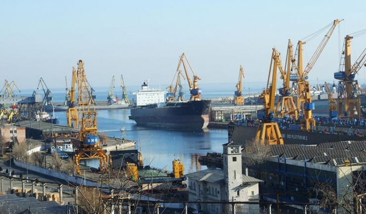 Peste 50 de firme din domeniul portuar și al transporturilor navale se reunesc la expo-conferința Black Sea Ports and Shipping, desfășurată în premieră la Constanța