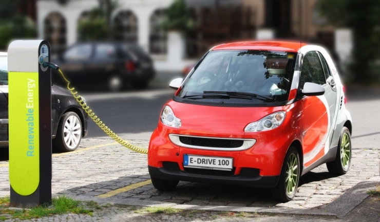 Românii și-au luat aproape 600 de mașini hibride și 100% electrice, în primele opt luni