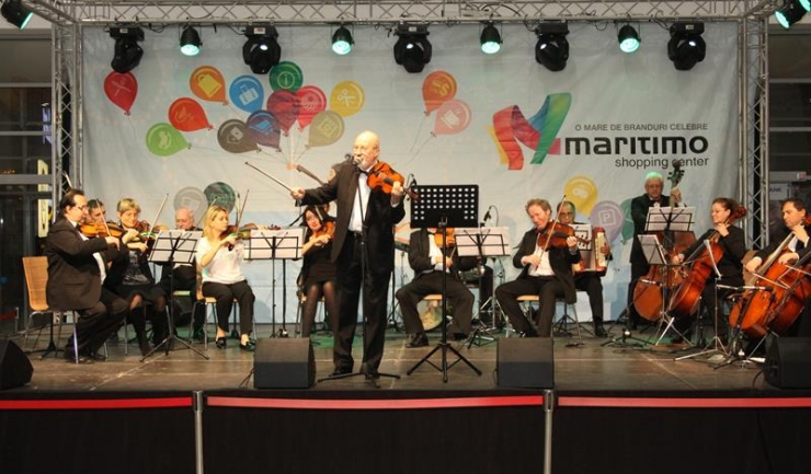 Cei trei soliști vor fi acompaniaţi de orchestra condusă de maestrul Ioan Tiţa Bibu