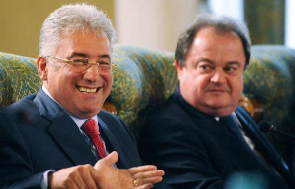 Foștii grei PDL Vasile Blaga și Adriean Videanu sunt acuzați de mărturie mincinoasă în dosarul privind finanțarea campaniei electorale pentru alegerile prezidențiale din 2009