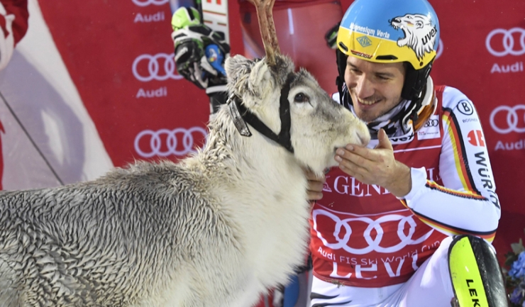 Felix Neureuther a fost „felicitat” și de un ren pentru victoria de la Levi