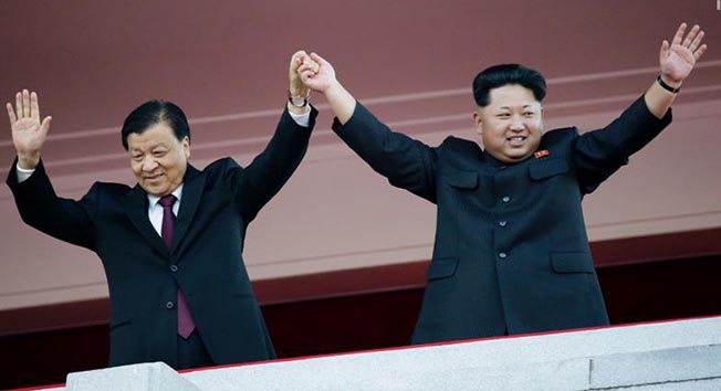 Kim Jong-un, liderul regimului de la Phenian, alături de preşedintele chinez Xi Jinping
