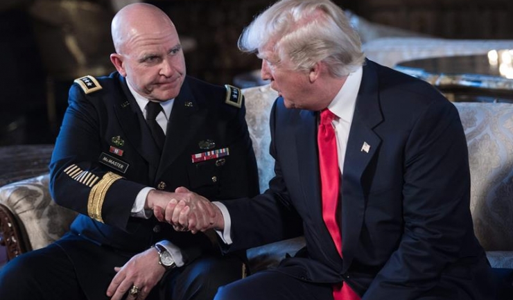 Consilierul de securitate naţională, generalul H.R. McMaster şi Donald Trump, pe vremea când se înţelegeau mai bine