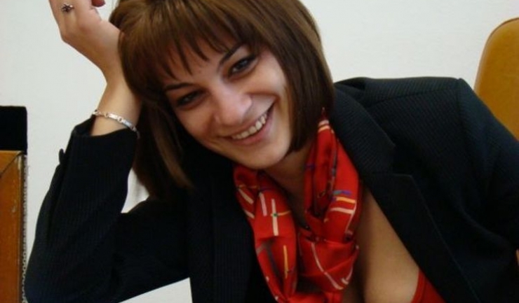 Deputatul Diana Tușa, fostă, în 2012, PNL (USL), ajunsă apoi, pe rând, la Inițiativa România Liberală (IRL), Forța Civică, PNȚCD, PDL, PNL și intrată în 2016 în PSD după ce, în prealabil, a fost refuzată de PRU, este autorul proiectului