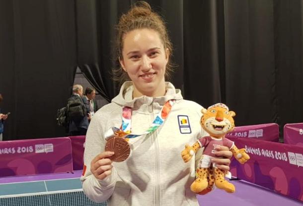 Andreea Dragoman este prima jucătoare de tenis de masă din Europa care urcă pe podiumul Jocurilor Olimpice de Tineret (sursa foto: Facebook Comitetul Olimpic si Sportiv Roman)