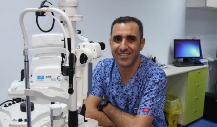 Dr. Hicham Mrini, medic specialist oftalmolog, specialist în chirurgia refractivă și chirurgia cataractei.