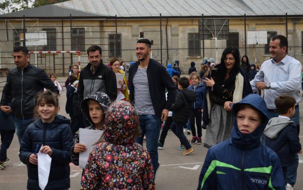 Ciprian Marica și Ionel Dănciulescu au fost primiți cu aplauze de copii