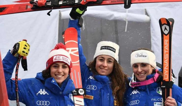 Trei italience fericite: Federica Brignone, Sofia Goggia și Nadia Fanchini (de la stânga la dreapta)