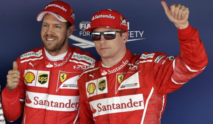 Sebastian Vettel și Kimi Raikkonen (dreapta) au înregistrat o premieră pentru Ferrari, în ultimii nouă ani
