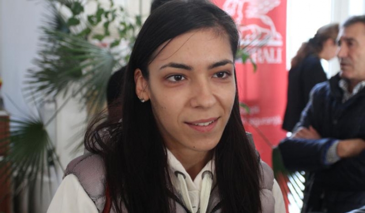 Elena, participantă la Bursa locurilor de muncă pentru absolvenți