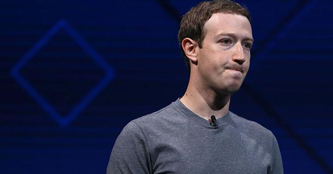 Şeful Facebook Mark Zuckerberg este de negăsit, iar scandalul legat de preluarea ilegală a datelor utilizatorilor reţelei de socializare ia amploare. Acţiunile firmei sunt în cădere liberă