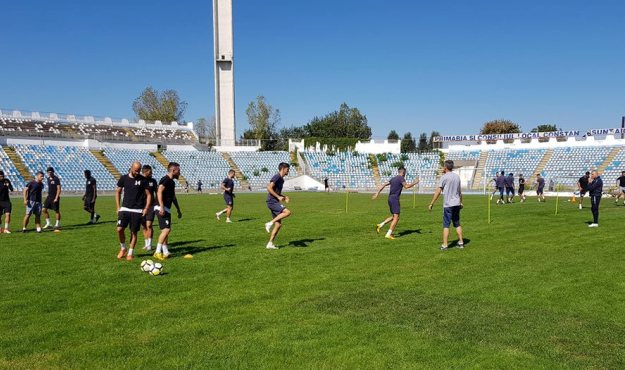 Jucătorii de la SSC Farul au efectuat două antrenamente sub comanda antrenorilor Petre Grigoraş şi Marian Dinu (sursa foto: Facebook SSC FARUL Constanta)