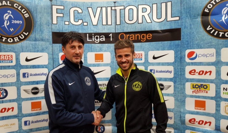 Pablo de Lucas, alături de directorul general al Academiei de Fotbal „Gheorghe Hagi”, Zoltan Iasko, a semnat un contract pe doi ani și jumătate cu FC Viitorul