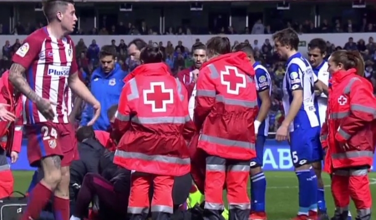 Fernando Torres a primit îngrijiri medicale pe teren, jucătorii celor două echipe fiind speriați de posibilitatea unei tragedii