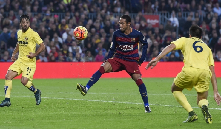 Neymar își pregătește execuția spectaculoasă din meciul Barcelona - Villarreal
