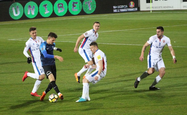 Primul eşalon al fotbalului românesc va continua cu meciurile din play-off şi play-out