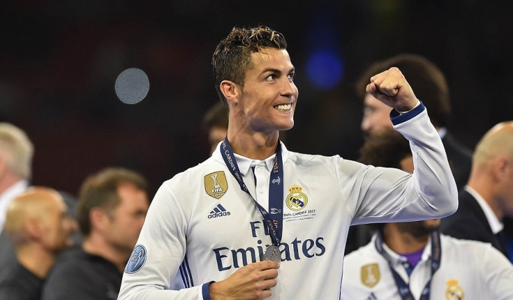 Cristiano Ronaldo își merită cu prisosință banii oferiți de Real Madrid și de sponsori