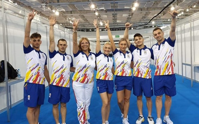 Gimnaştii români au urcat pe treapta a treia a podiumului (sursa foto: Facebook Comitetul Olimpic si Sportiv Roman)