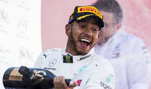 Lewis Hamilton a reuşit al patrulea succes consecutiv şi al 71-lea din carieră (sursa foto: Facebook F1)