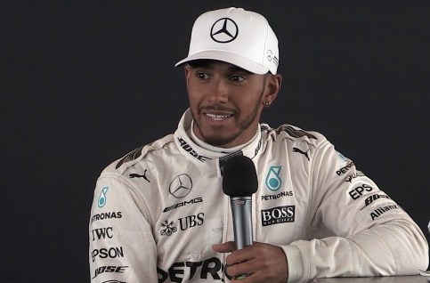 Lewis Hamilton a câştigat cursa de la Baku (sursa foto: www.youtube.com)