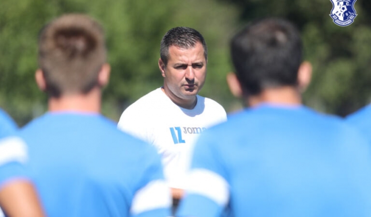 Antrenorul Ianis Zicu aşteaptă cu nerăbdare primul joc oficial al sezonului (sursa foto: www.fcfarulconstanta.ro)