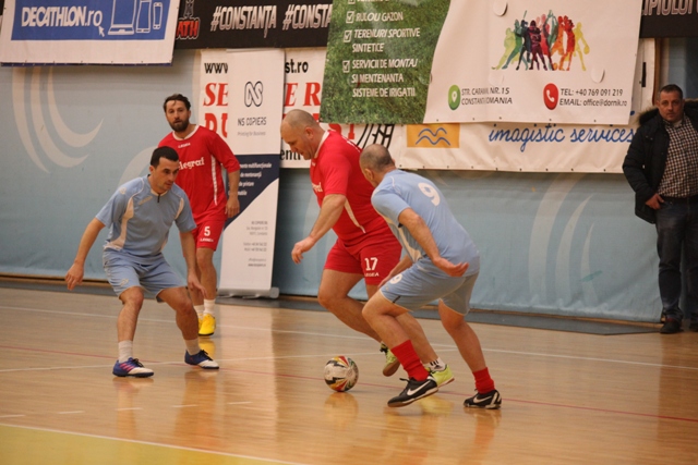 Meciul dintre Telegraf (în roșu) și Municipal-CFR a fost unul extrem de disputat
