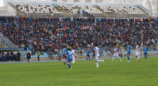 Fanii formaţiei SSC Farul acuză autorităţile constănţene că vor să desfiinţeze clubul din eşalonul secund, susţinând echipa lui Ciprian Marica