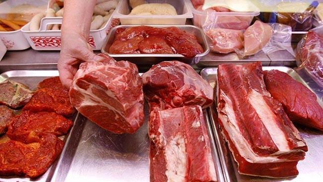 România a importat de două ori mai multă carne decât a exportat, în primele două luni din 2018