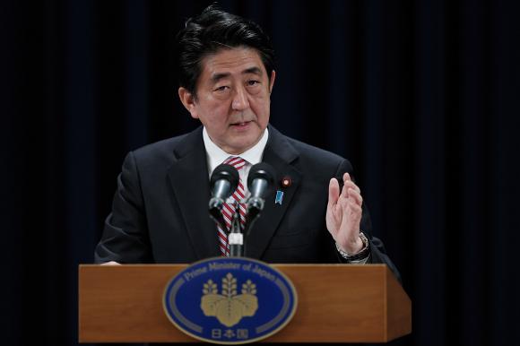 Aflat în turneu în Europa, premierul Japoniei, Shinzo Abe, ajunge astăzi la București.
