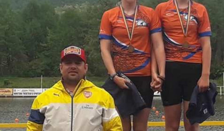 Ramona Condurachi și Eleanor Valahu, sportive pregătite la CS Agigea de antrenorul Ionel Rață, au obținut trei medalii de aur la kaiac 2 în întrecerea junioarelor II