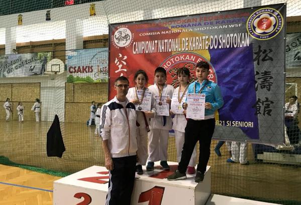 Sportivii de la CS Farul şi CS Tomis Karate au urcat de 28 de ori pe podium (sursa foto: Facebook Tomis Karate)