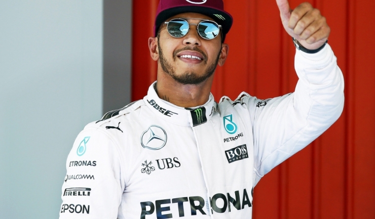 Lewis Hamilton a reușit la Barcelona al treilea pole position din acest sezon şi al 52-lea al carierei