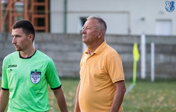 Tinerii jucători de la AS CS Farul, conduşi de Ion Constantinescu, vor să obţină a doua victorie în campionat (sursa foto: Facebook FC Farul Constanta)