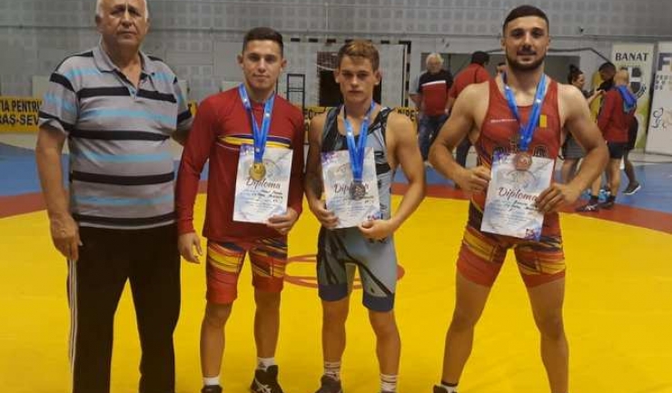 Antrenorul Gheorghe Grigore, alături de Răzvan Arnăut, Florin Tiţa şi Nicolae Boantă (sursa foto: Facebook Grigore Gheorghe)