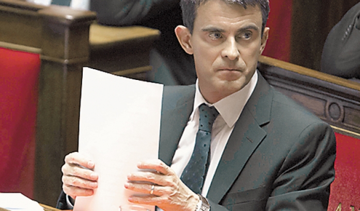 Manuel Valls a deţinut mai întâi funcţia de ministru de Interne al Franţei, iar apoi a devenit premier în timpul mandatului preşedintelui Francois Hollande