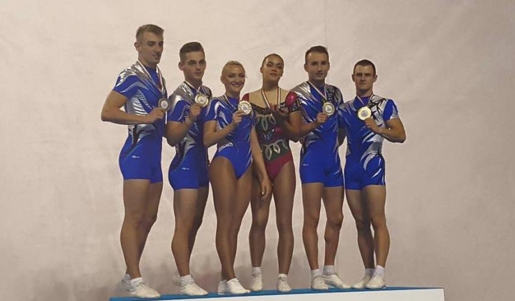 Sportivii români au urcat pe cea mai înaltă treaptă a podiumului în întrecerea pe echipe (sursa foto: Facebook)
