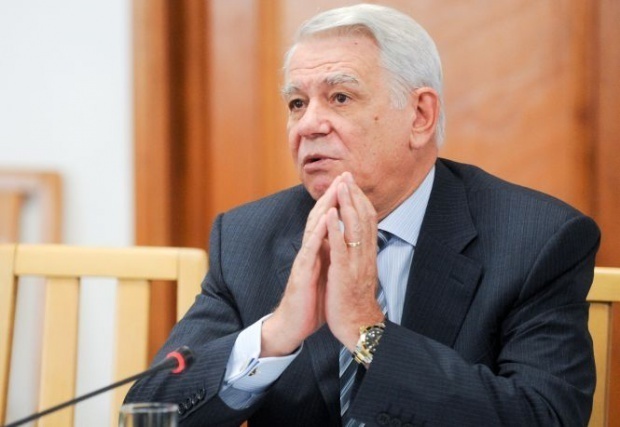 Grupul parlamentar al PSD a stabilit să îl susţină pe fostul ministru de Externe Teodor Meleşcanu pentru funcţia de preşedinte al Senatului, a anunţat Viorica Dăncilă