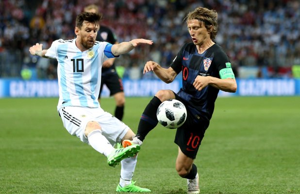 Lionel Messi (stânga) a dezamăgit în primele două meciuri jucate de Argentina la World Cup 2018 (sursa foto: Facebook FIFA World Cup)