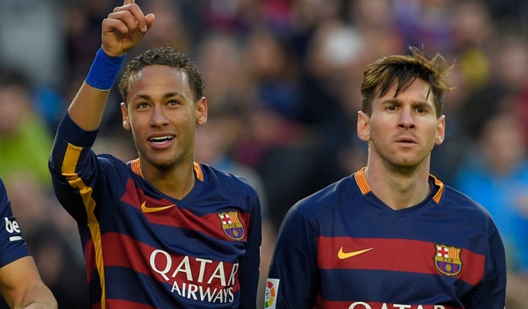 Neymar (stânga) vrea să-și relanseze cariera la PSG, „departe” de Messi...