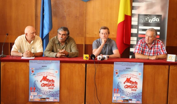 Directorul CCS, Gheorghe Ungureanu, directorul festivalului, actorul Liviu Manolache, președintele juriului, Adrian Iorgulescu, și compozitorul Viorel Gavrilă, membru al juriului