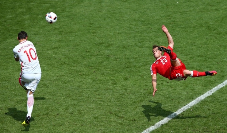 Xherdan Shaqiri a marcat un gol de toată frumuseţea pentru Elveţia, dar în sferturi s-a calificat Polonia