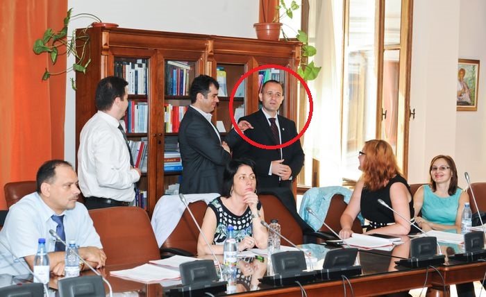 Imagine de la o întâlnire a judecătorilor și procurorilor cu generalul SRI Dumitru Dumbravă